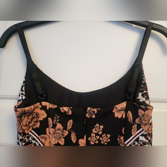 GUESS - Flattering Floral & Animal Print Bodycon Dress - Picture 4 of 7